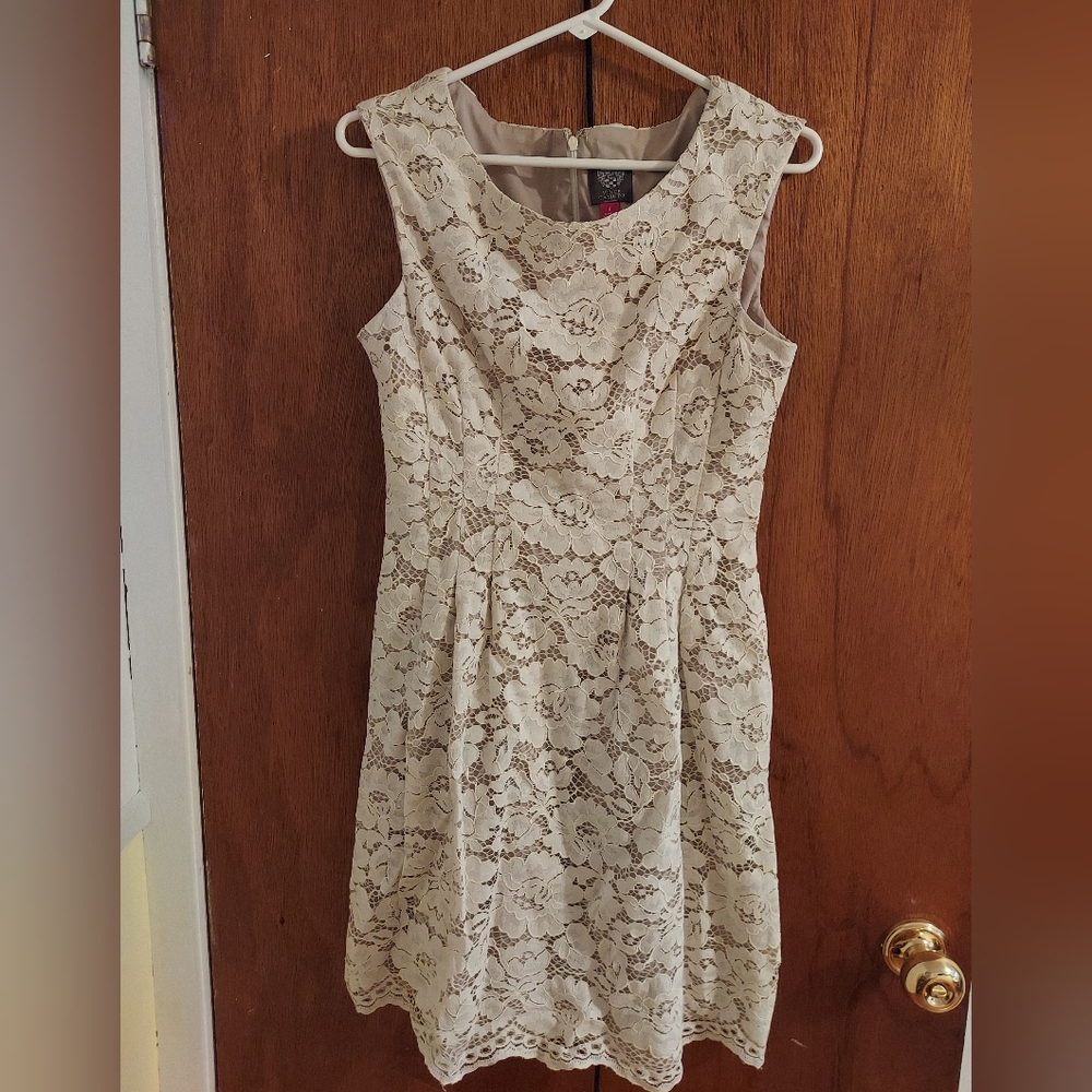 Vince Camuto, size 6, cream and tan lace dress with pockets